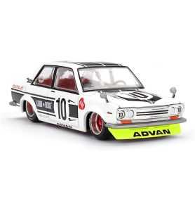 Mini GT 1969 Datsun 510 Street Team XMM V1, Blanco 1/64
