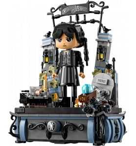 Lego 76780 Figura de Miércoles Addams