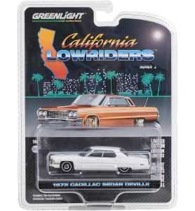 Greenlight 1972 Cadillac Sedan DeVille – Cotillion White California Lowriders...