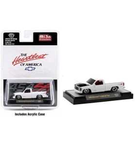 M2 Machines 1992 Chevrolet C1500 SS454 Pick-Up “The Heartbeat of America" Blanco